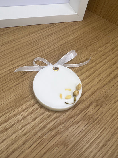 Round Natural Air Fresheners. (Pack of 3 units)