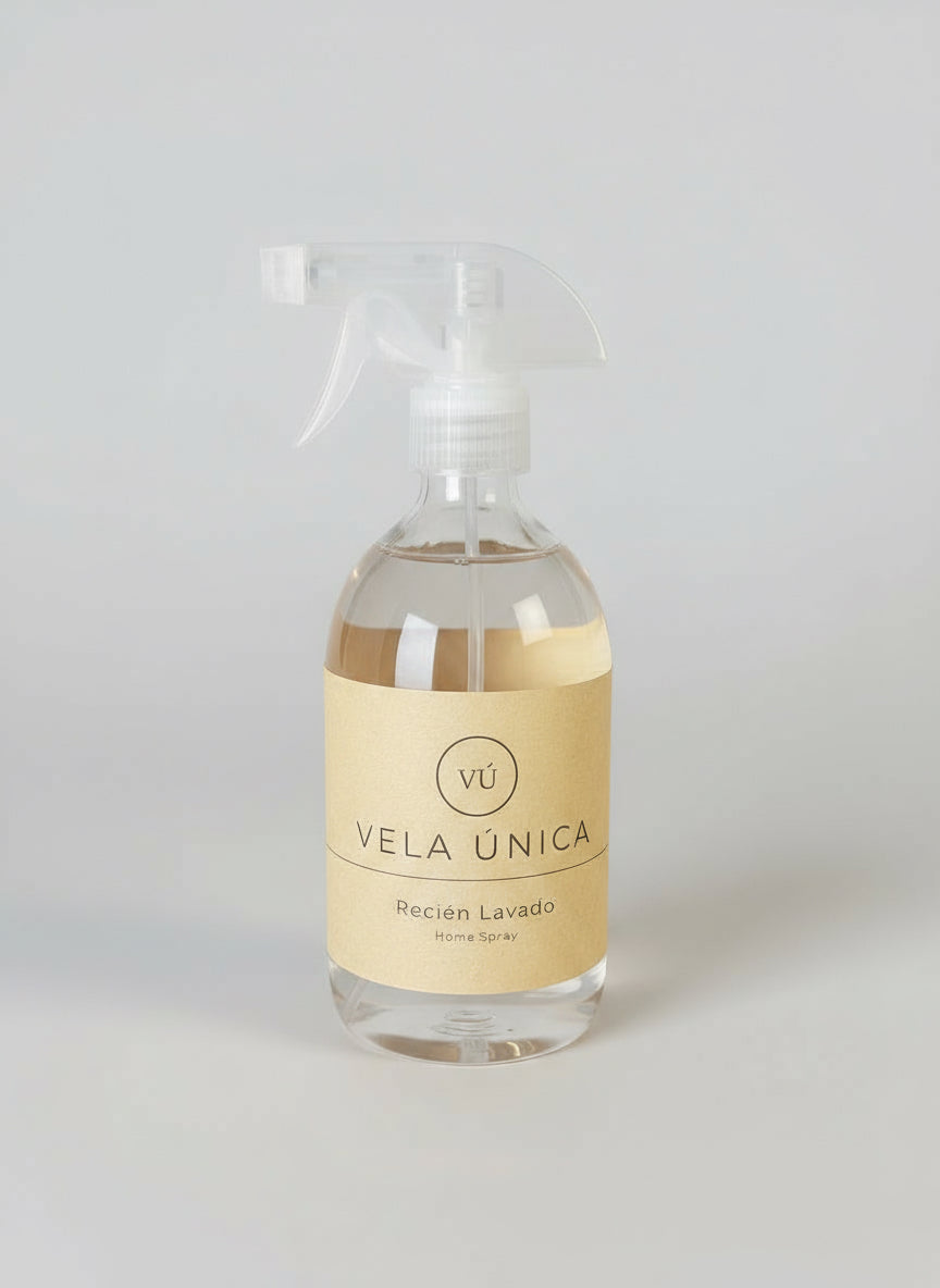 Ambientador textil Recién Lavado de Vela Única, fragancia fresca con aroma a ropa limpia, elaborado artesanalmente con esencia premium.